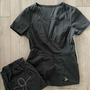 Jaanuu Scrub Set